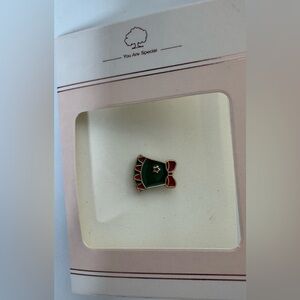 🛍️Any 5 items for $15 🛍️ enamel vintage Christmas bell brooch/pin